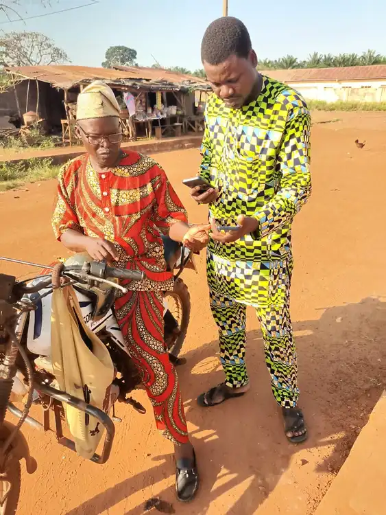 partage de la parole de Dieu dans la communauté par les traducteurs